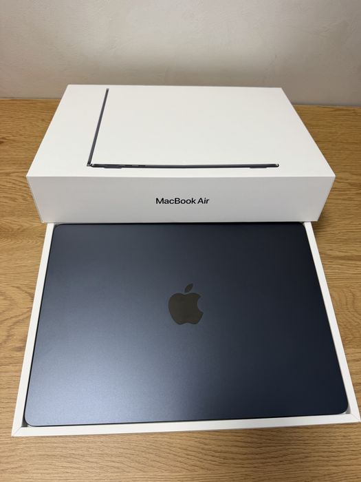MacBook Air 13.6” M2 – STARE IMPECABILA – 11 CICLURI
