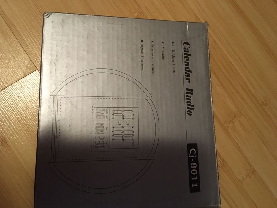 Ceas cu radio, calendar si termometru