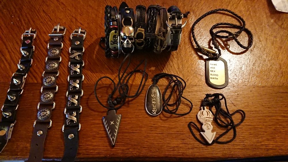 2x Bratari piele cranii tinte pandantive os