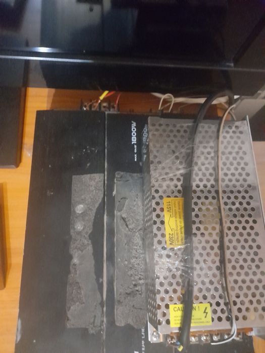 Продам саб с Усилителем с блоком питания 12 вольт