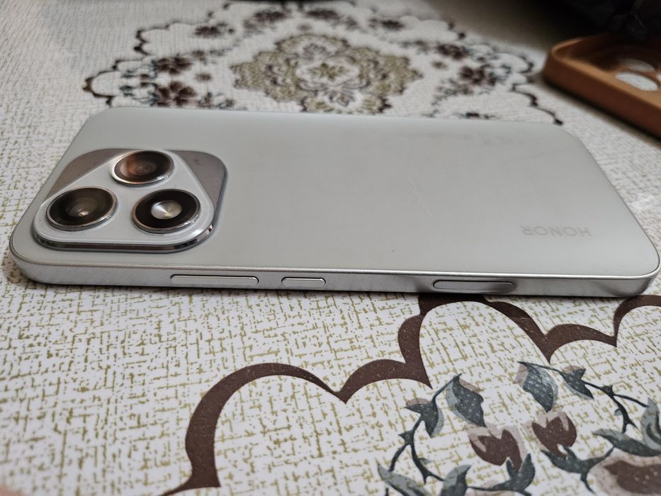 Обменяю свой смартфон на iPhone, Samsung и т.д