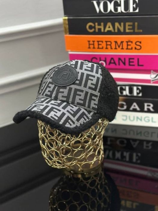 Шапка с козирка, унисекс