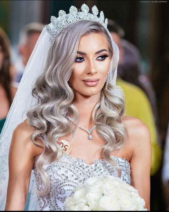Rochie de mireasa ,voal ,crinolina și diadema