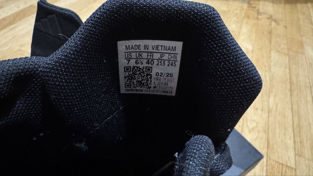 Кроссовки Adidas 40