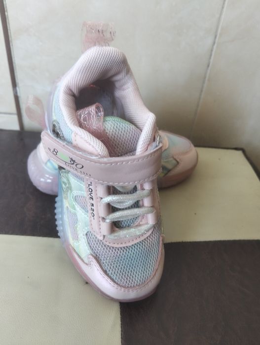 Adidași de fetiță.