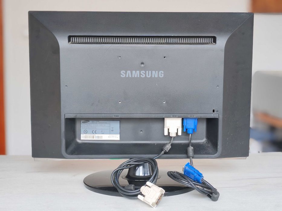 Монитор Samsung Syncmaster 2253 BW