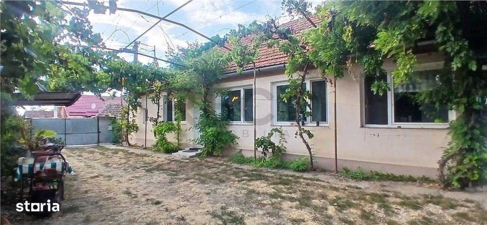 RECO Casa cu teren generos in Girisu de Cris