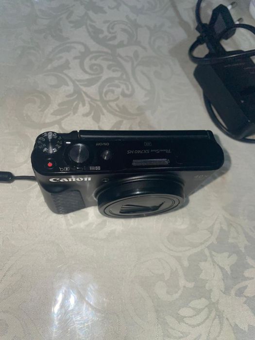 Продам камеру CANON SX740hs