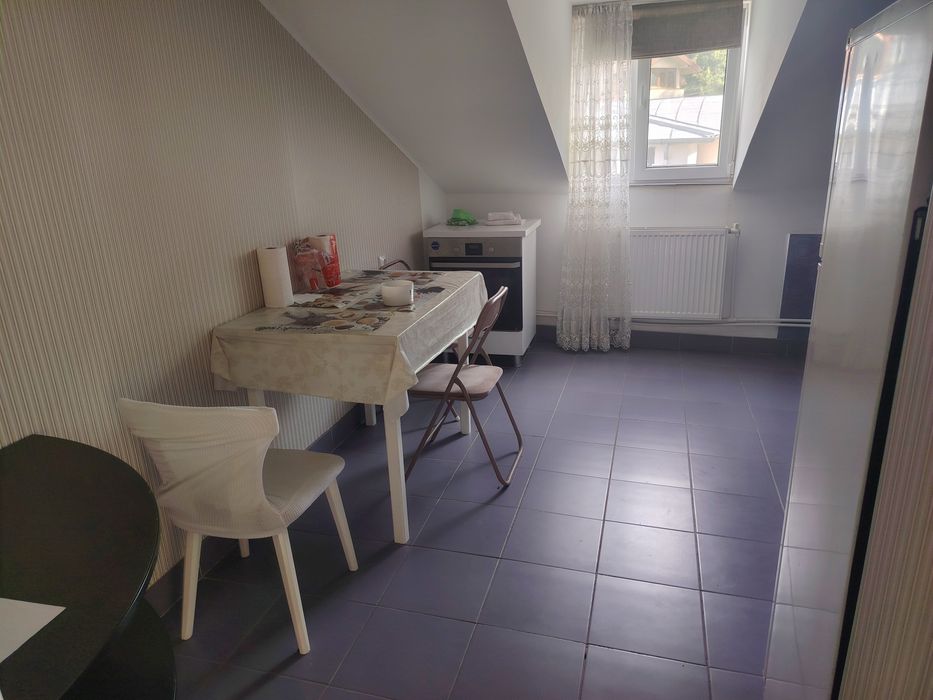 Camera in apartament decomandat