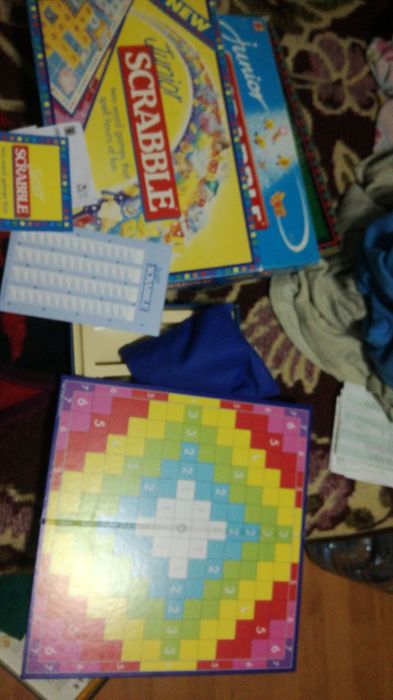 Joc Scrabble original cu tabla de joc din carton dur,complet in romana