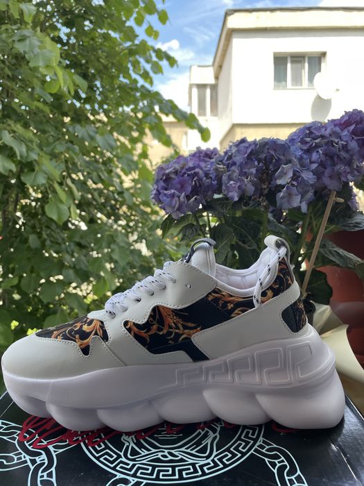 Versace chain reaction