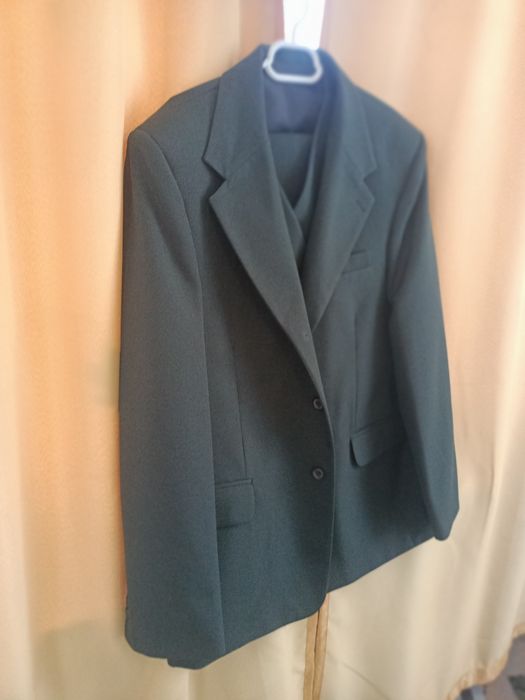 Costum întreg de buna calitate