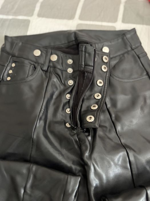 Pantaloni imitatie de piele