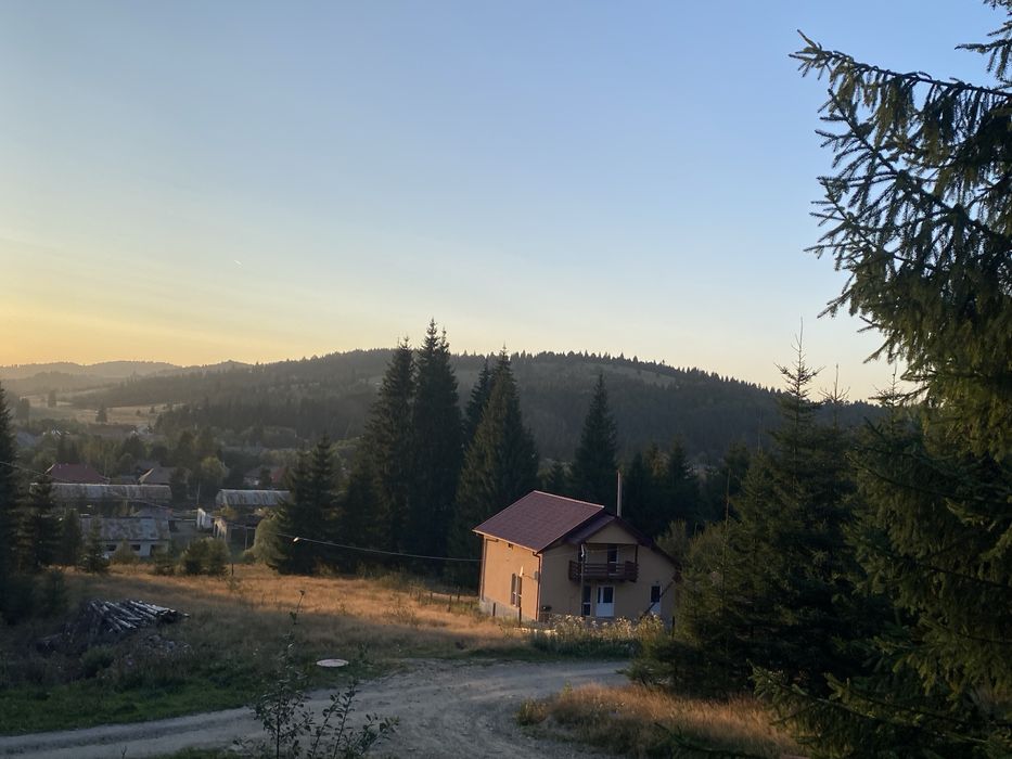 Inchiriez cabane cu ciubar pentru 12 persoane