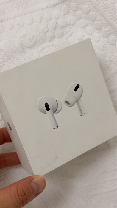 Продам наушники Airpods
