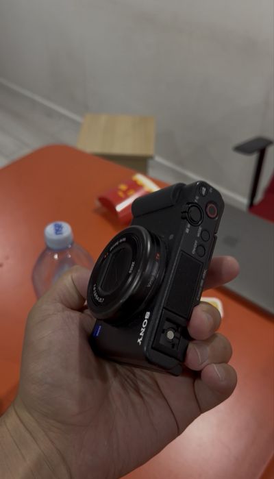 Продам БУ SONY ZV-1
