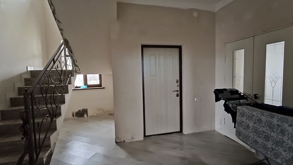 Частный дом с участком.