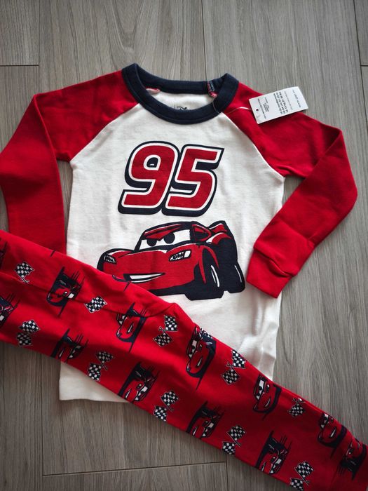 Чисто нова пижама Макуин