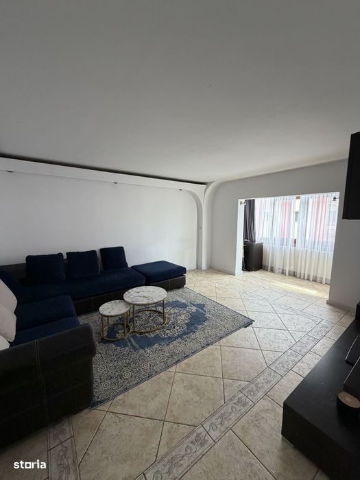 Apartament 3 camere de închiriat. Direct proprietar.
