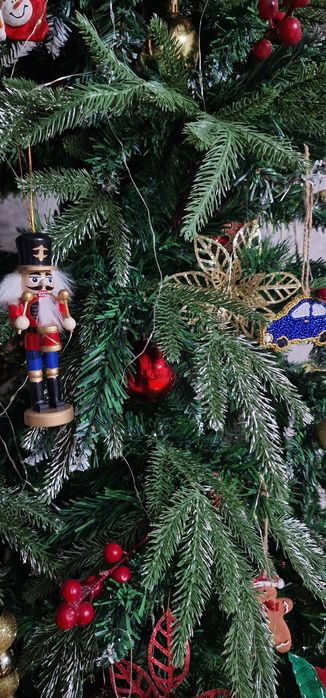 Продам елку искусственную