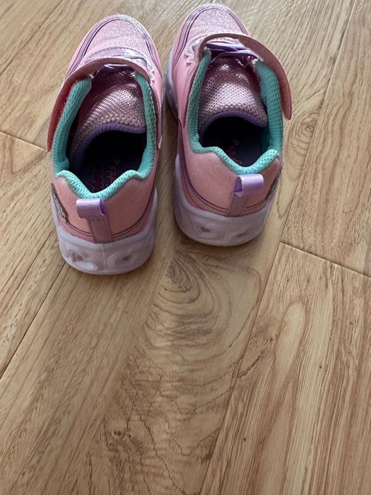 Vand adidasi Skechers 26