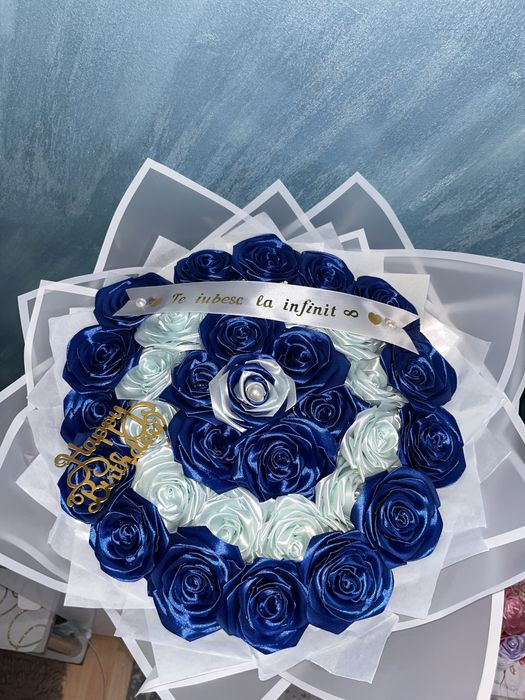 Buchete trandafiri satin și sârmă plușată