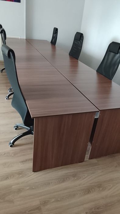 Продаются офисные кресла и столы