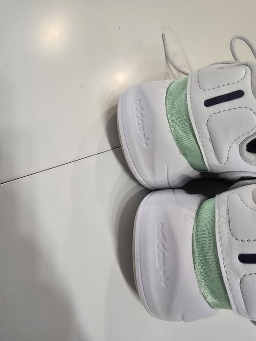 Дамски оригинални маратонки Adidas Ozelia