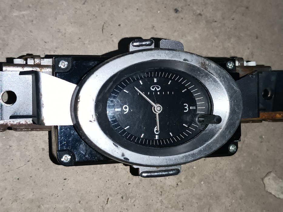 Часы infiniti fx35