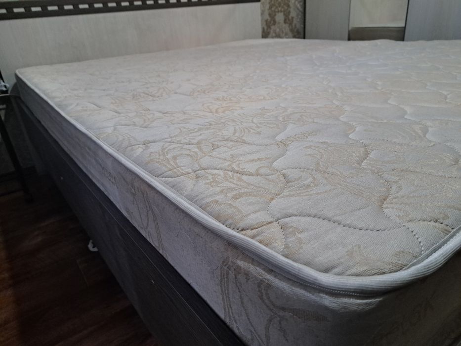 Продам матрас на кровать 160х200 см