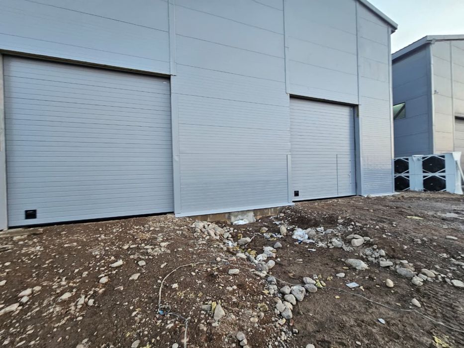 Ангарные секционные ворота Алматы