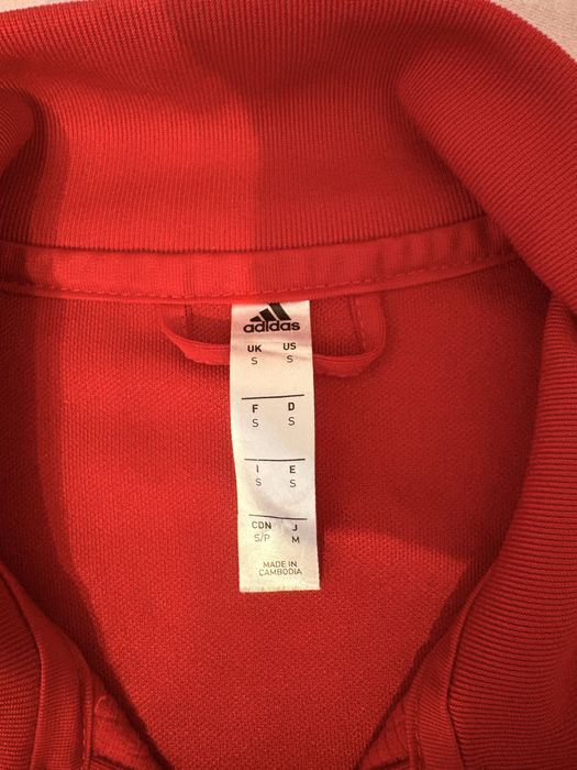 Червено Adidas горнище