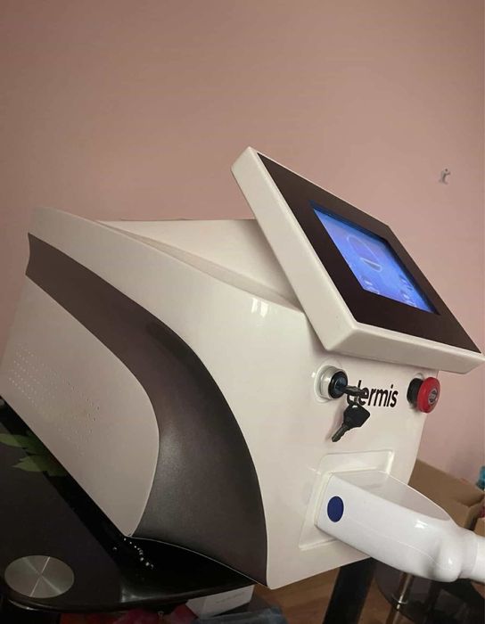 Laser pentru îndepărtarea petelor, tatuaje și pentru peeling cu carbon