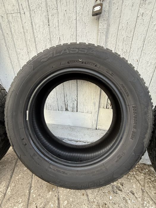 Продавам 4 бр. Зимни гуми LASSA Snoways 4  205/60/16 dot2019.