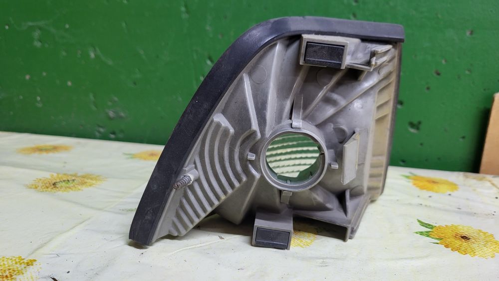 Поворотник BMW E-36