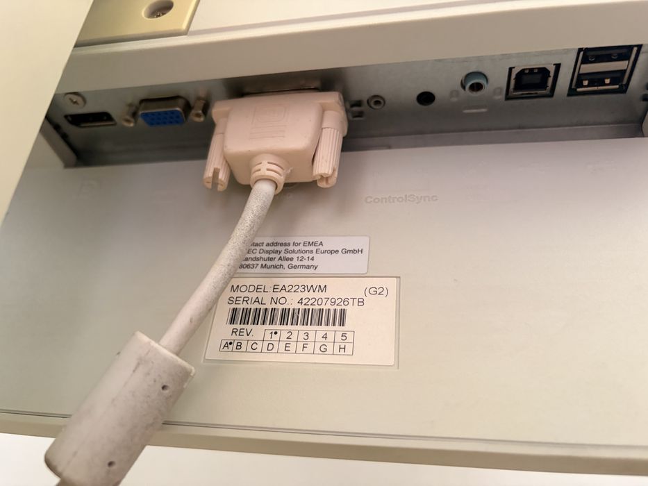 NEC MultiSync EA223WM — 22”