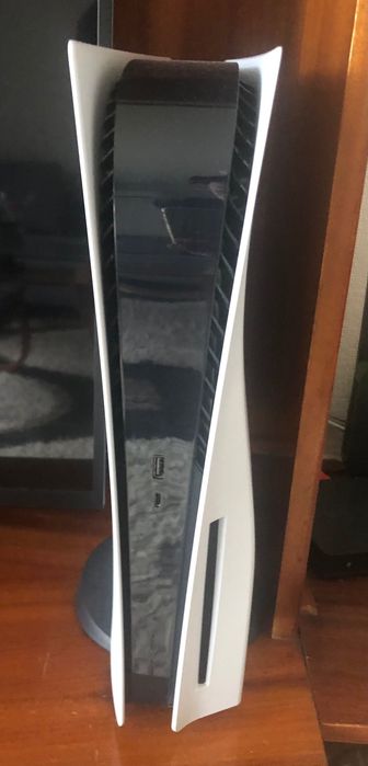 Продавам PlayStation 5