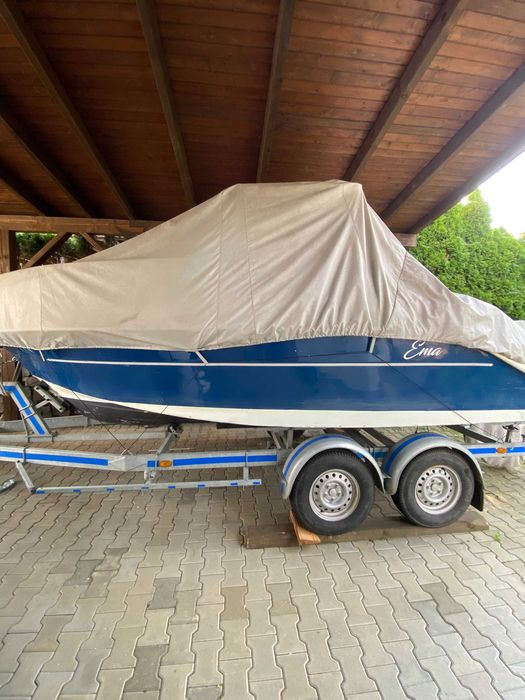 Vând barcă Bluestar Ventura 5,30 m cu cabină + Suzuki 90 CP + peridoc Marlin 2 axe