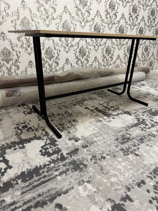 Стол для кухни.