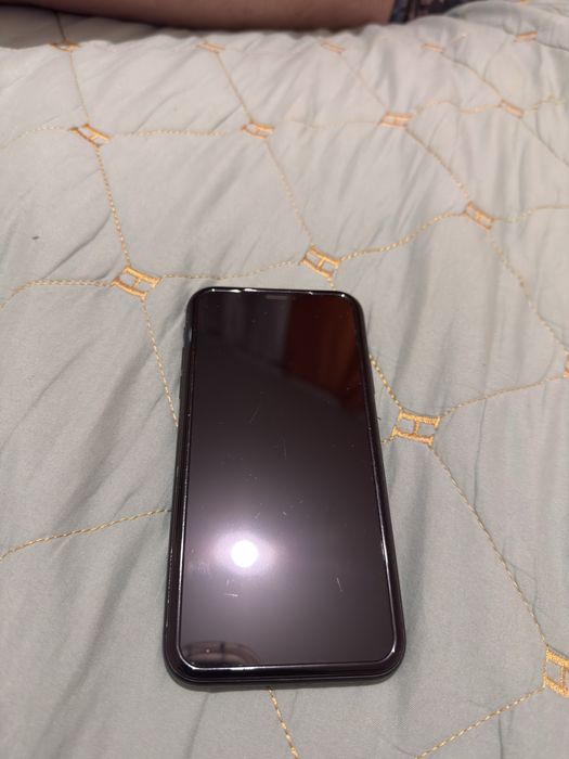 Продам Iphone xr 64гб с коробкой.