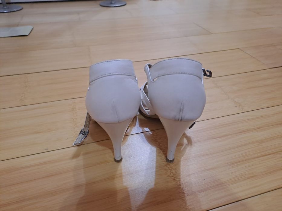 Отдам  Обувь женская