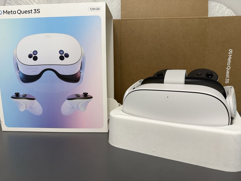 Meta Quest 3S новый в полной комплектации даже инструкция и тд.