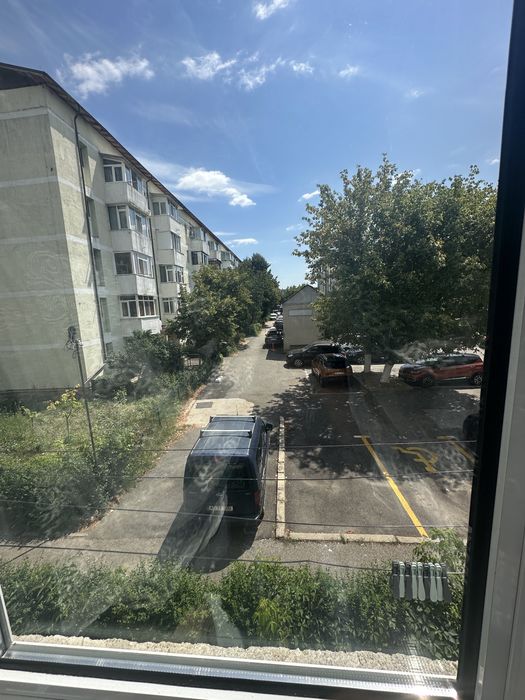 Inchiriez garsoniera zona Razboieni