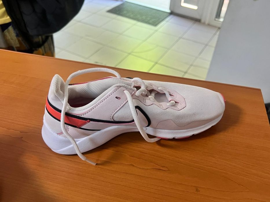 Vind Adidași Nike 37 noi