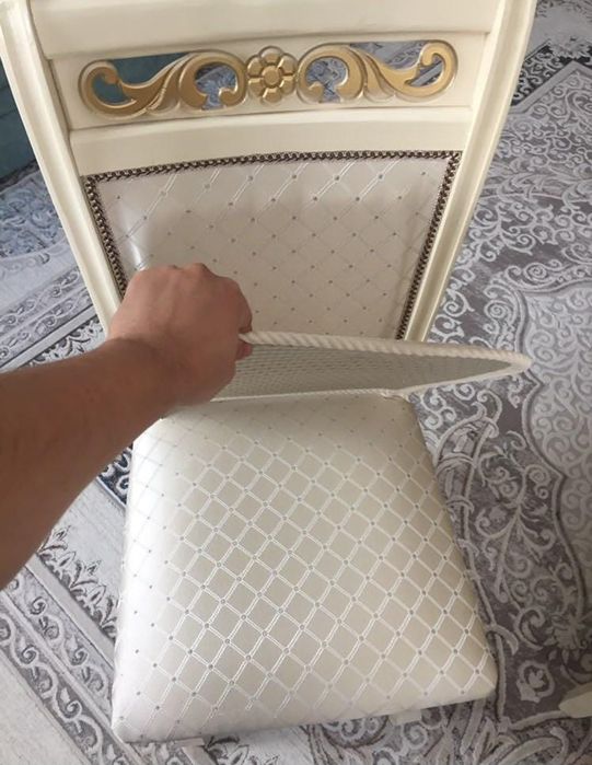 Стол со стульями