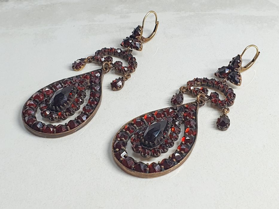Cercei din argint 925 cu tortițe din aur de 14K și granate naturale