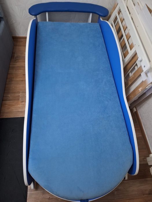 Продам кровать машинка