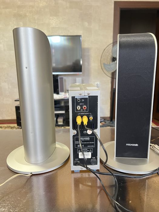 Срочно продаю микрофон LG и Микролаб модель А6300