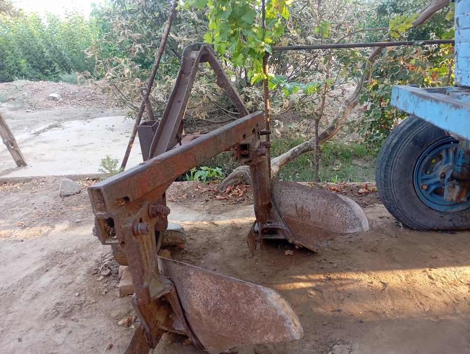 T 28 traktor sotiladi