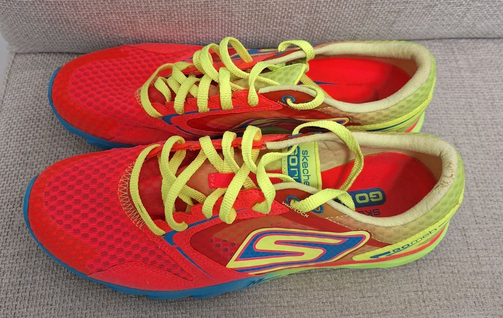 New balance, Sketchers, Guess